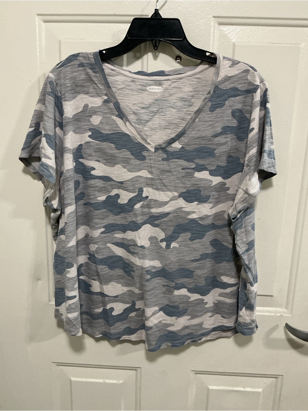 Olive & Oak Blue & Gray Camo V-Neck Short Sleeve Top